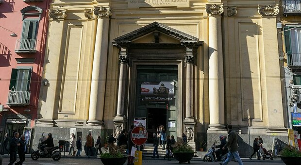 Napoli, l’arte contro la guerra nella Basilica dello Spirito Santo