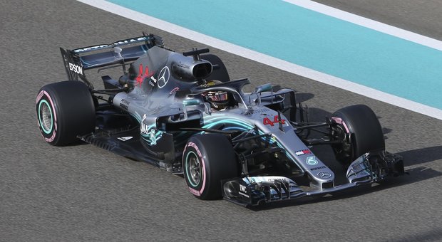 Gp di Abu Dhabi, pole di Hamilton davanti a Bottas e Vettel
