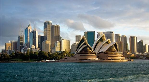 Australia, la Banca Centrale lascia fermi i tassi. Rivede outlook