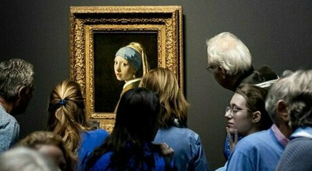 La "Ragazza" di Vermeer svela un segreto: aveva un orecchino di vetro e non di perla