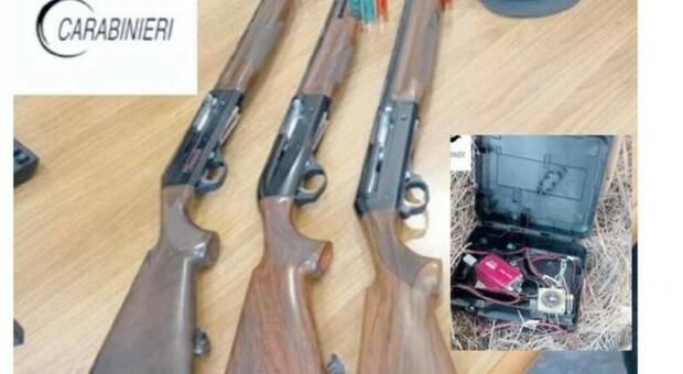 Trappole hi-tech, fucili e richiami per uccelli: denunciati 17 cacciatori