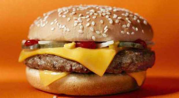 Hamburger sconsigliato ai dipendenti del McDonald's