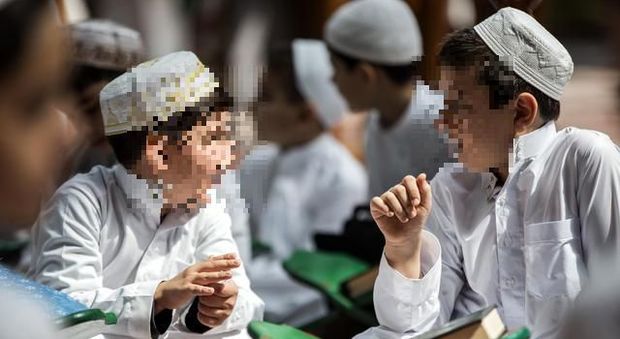 Bambini presi a bastonate per imparare il Corano, due arresti a Pisa