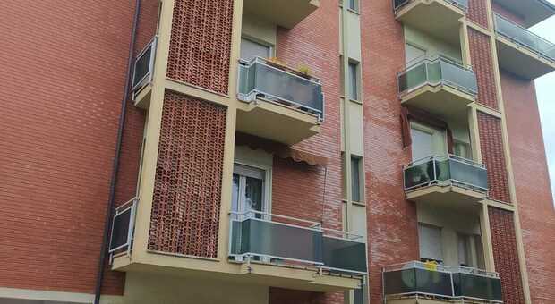 Bollette da 3mila euro nel condominio Erap a Chiaravalle: termo spenti per morosità, 12 famiglie al freddo