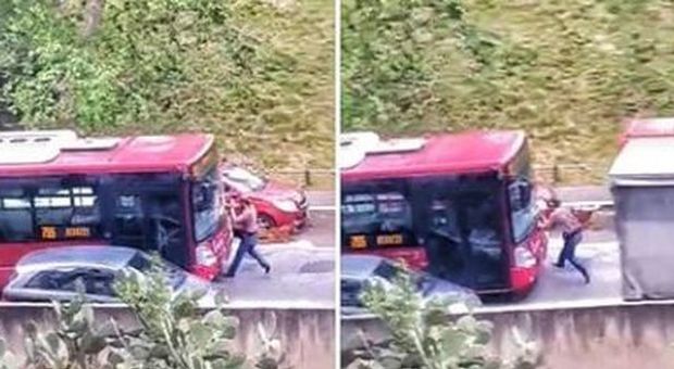 Roma, assalto ai bus dopo il video choc: sassaiola per vendetta. Gli autisti: «Abbiamo paura»