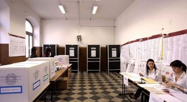 Elezioni 2016, a Nettuno scheda fotografata e lite per un timbro, un denunciato