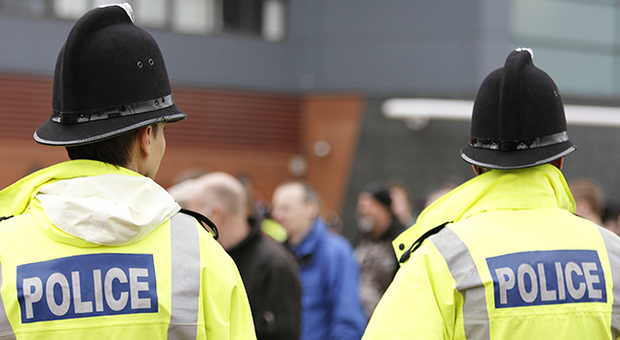 Gran Bretagna, scandalo della polizia: 300 agenti accusati di abusi sessuali