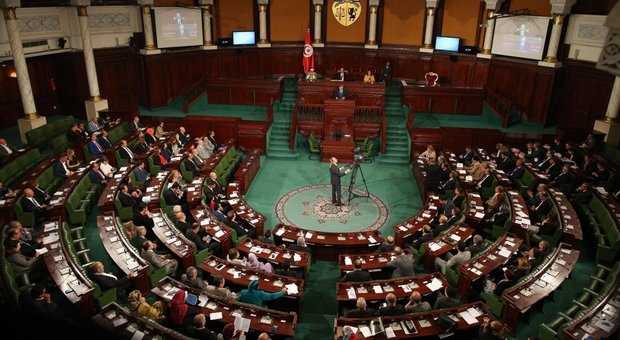 Tunisia, jihadista pugnala due agenti davanti al Parlamento