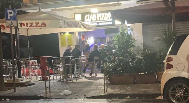 Notte di terrore nella movida napoletana: tre colpi di pistola dopo una lite