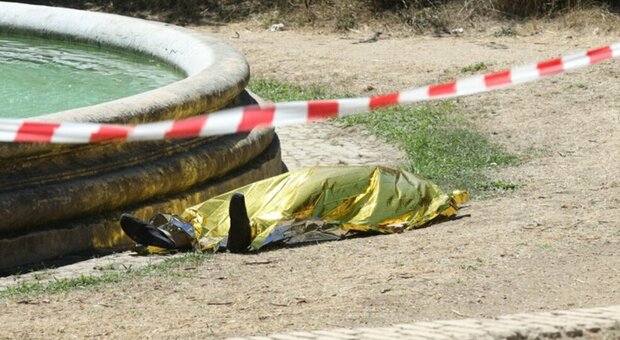 Cadavere dentro a una fontana a Villa Pamphili: il corpo scoperto da un passante
