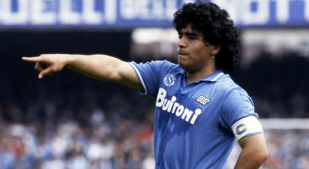 Maradona, un altro gol all'Inghilterra: «Ferlaino non mi fece lasciare Napoli»