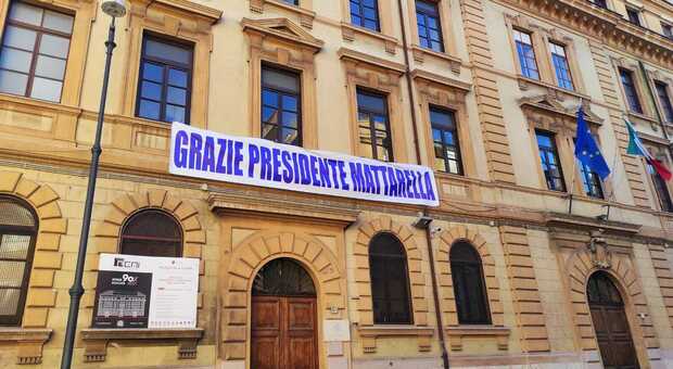 Mattarella, lo striscione di ringraziamento degli studenti delle scuole ebraiche di Roma: «Ci è stato vicino»