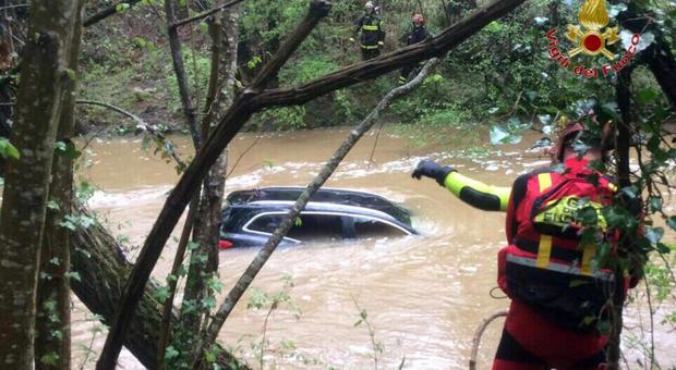 Auto travolta da un torrente: trovato il cadavere di Maria Grazia, era dispersa da ieri