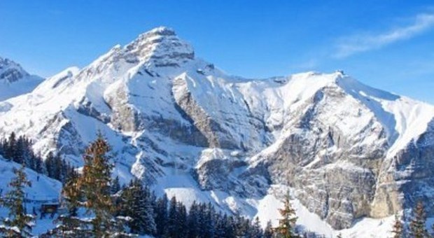Alpinista italiano muore sulle Alpi svizzere: è scivolato in un canalone per 150 metri