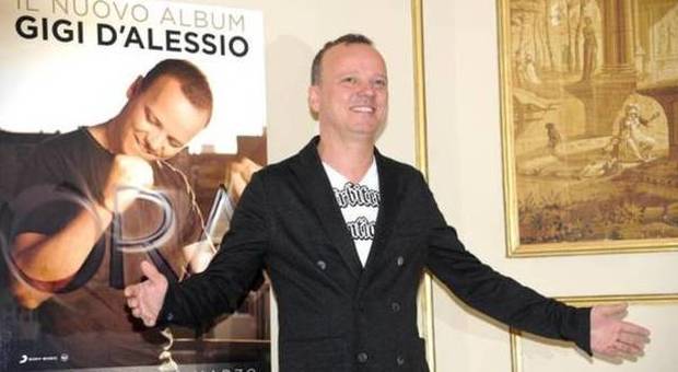 Gigi D'Alessio rinviato a giudizio: è accusato di rapina. Il cantante: «Vicenda paradossale»