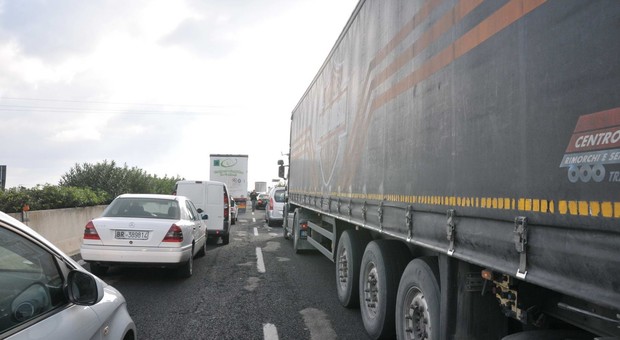 Superstrada bloccata per oltre un'ora per un incidente stradale tra Lecce e Brindisi