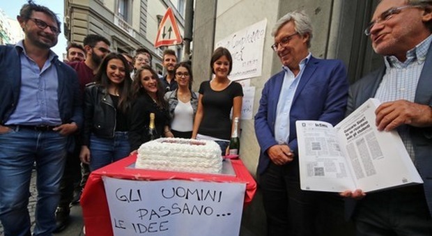 Giancarlo Siani, studenti gli augurano buon compleanno davanti al Mattino