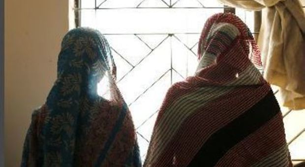 Bimba di 10 anni promessa sposa in Bangladesh: la mamma straccia il passaporto e la salva