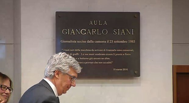 Un momento della cerimonia di intitolazione dell'aula del Consiglio regionale della Campania a Giancarlo Siani