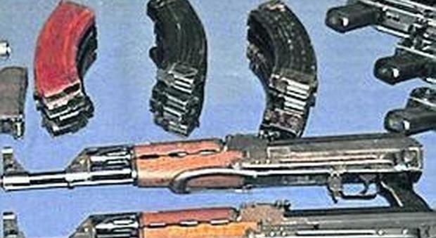 Mitra e pistole dall'Austria al Napoletano, sgominato il clan dei trafficanti