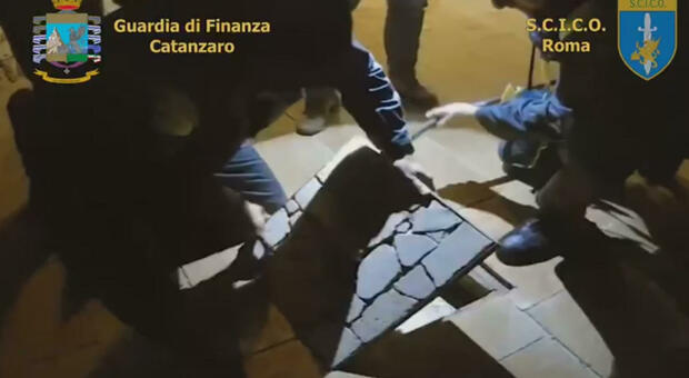 'Ndrangheta, maxi operazione tra l'Italia e la Svizzera, 75 arresti