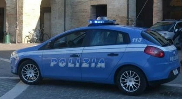 Ancona, armi custodite dentro l'armadio con estrema negligenza: denunciato un uomo