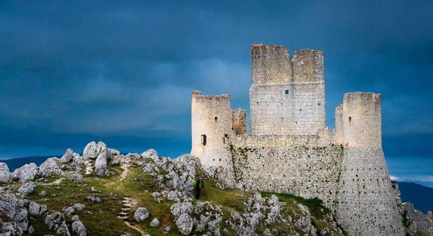 Palazzi, chiese e castelli: fino al 31 marzo 2019 il concorso del Touring Club “Monumenti d'Italia”