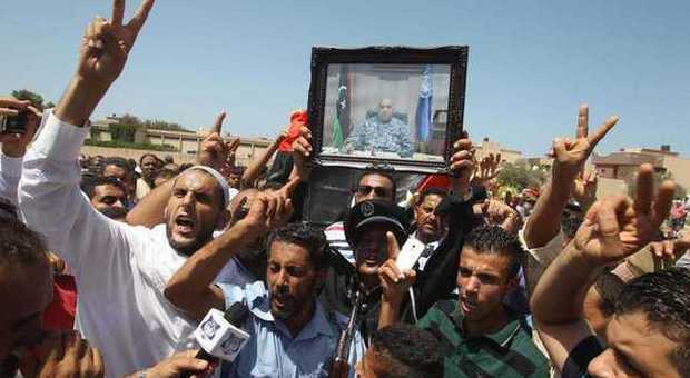 Libia spaccata, filo-islamici nominano un proprio premier e l'Egitto respinge l'accusa dei raid aerei