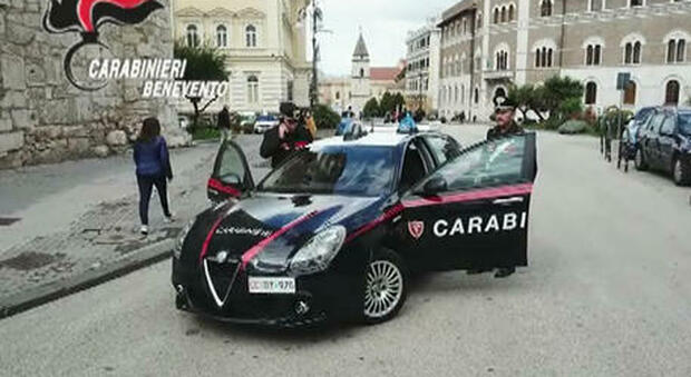 Bomba esplode davanti a tabacchi: indagano i carabinieri nel Sannio