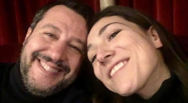 Sanremo 2020, Salvini non guarda il Festival: «Sono a teatro a vedere Pino Insegno»