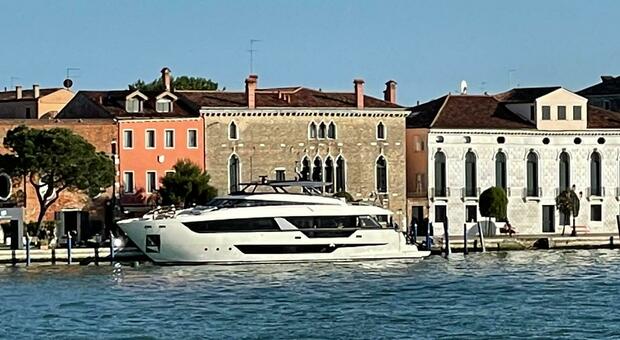 Lo yacht del sindaco di Venezia Luigi Brugnaro