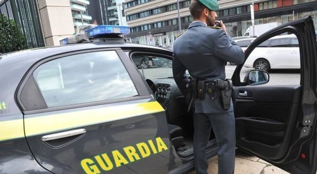 Napoli, nuovo scandalo corruzione: arrestati due finanzieri, un imprenditore e il commercialista