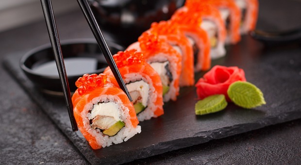 In 300 ammassati al Sushi bar: chiuso per 5 giorni e multa di 400 euro (Foto di Kevin Petit da Pixabay)