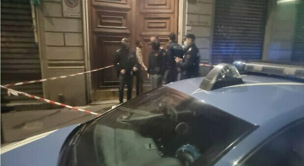 Milano, anziana uccisa in casa con un ferro da stiro: poi il killer dà fuoco all'appartamento