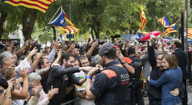 Catalogna, sondaggio a sorpresa: per il 61% il referendum non ha validità