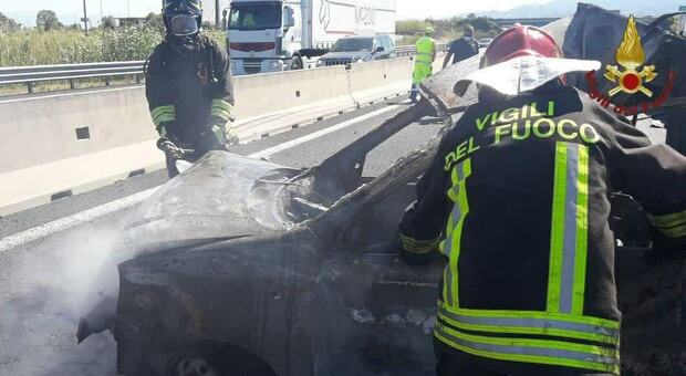 Roma, schianto in autostrada tra una Smart e un camion: morto un automobilista