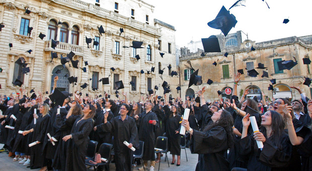 Controesodo degli studenti: le università di Bari e Lecce aumentano gli iscritti. Bentornati al Sud