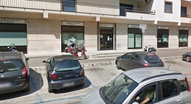 Allarme bomba in provincia di Napoli, evacuata una banca