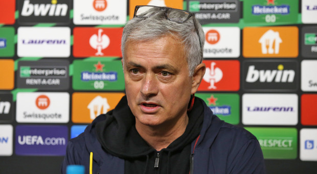 Roma, Mourinho: «A gennaio nessun colpo di mercato. Vorrei lottare per altri obiettivi, ma qui sto bene»