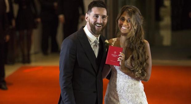 Invitati milionari (e spilorci) alle nozze di Messi: solo 11mila dollari di donazione in beneficenza