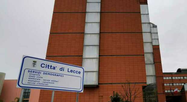 Lecce, coda on line di sette mesi per la carta di identità: «Poco personale»