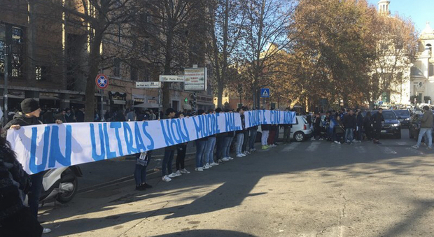 Stop a striscione: «Un ultras non muore mai». Scioperano i tifosi della Lazio
