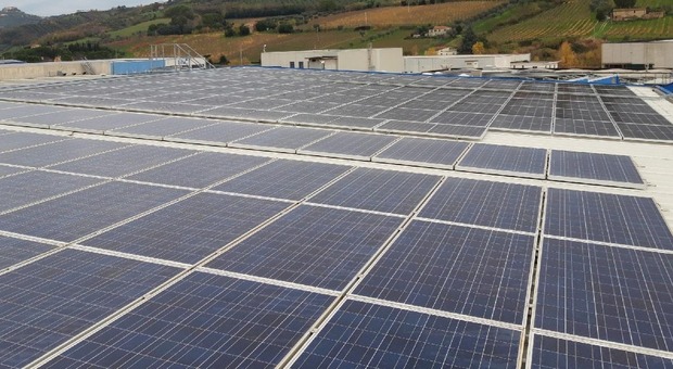 Caro energia, cos'è il Fotovoltaico Plug and Play: una soluzione a basso costo con risparmi in bolletta fino al 20%