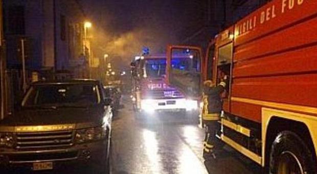Scooter a fuoco nella notte Paura tra i residenti di via Mazzocchi