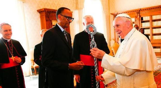 Papa Francesco al presidente del Rwanda: «Chiedo perdono per il genocidio tra hutu e tutsi»