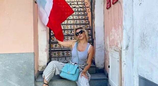 Wanda Nara a Capri: vacanze di lusso e tifo per l'Italia agli Europei