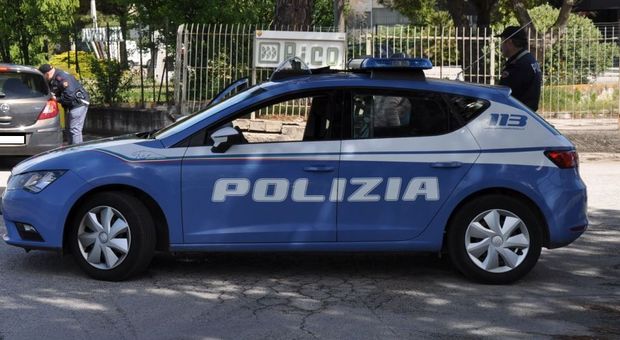 Osimo, far west in auto e aggressione ai poliziotti: ubriaco finisce in manette