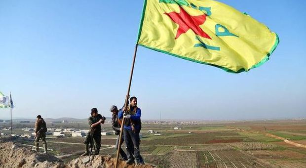 Isis, «Kobane libera»: la bandiera curda sventola sulla città baluardo dei jihadisti