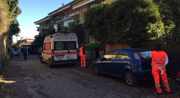 Marito e moglie uccisi davanti alla porta di casa a Roma: l'assassino si è sparato