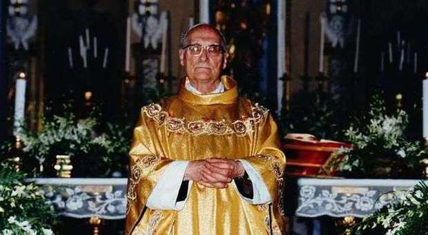 Addio monsignor Rossano. E' morto l'ex parroco del Duomo di Marcianise